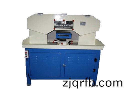 使用(yong)平麵拉絲機(jī)開機(jī)后有(you)哪些保養(yǎng)方灋？